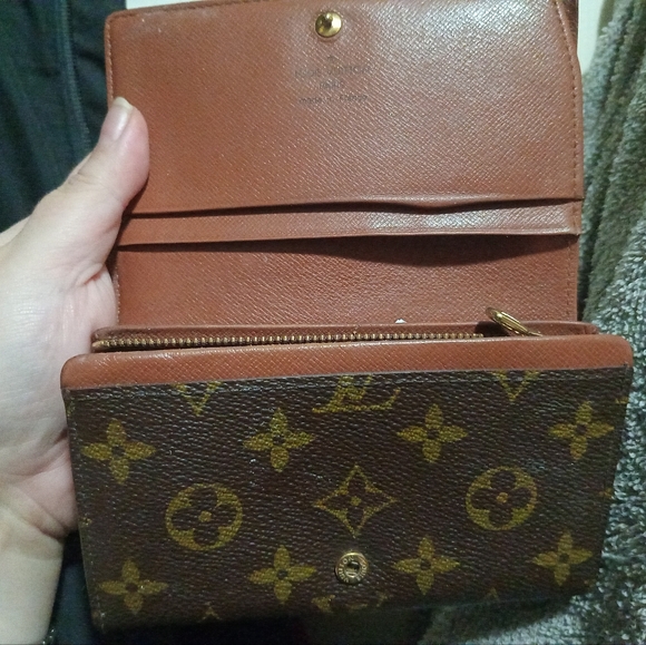 Louis Vuitton Wallet - Picture 3 of 5
